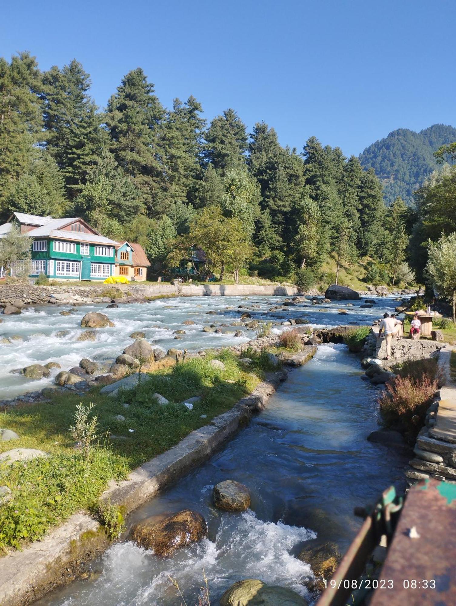 Hotel Lidder Palace Pahalgam Exterior photo