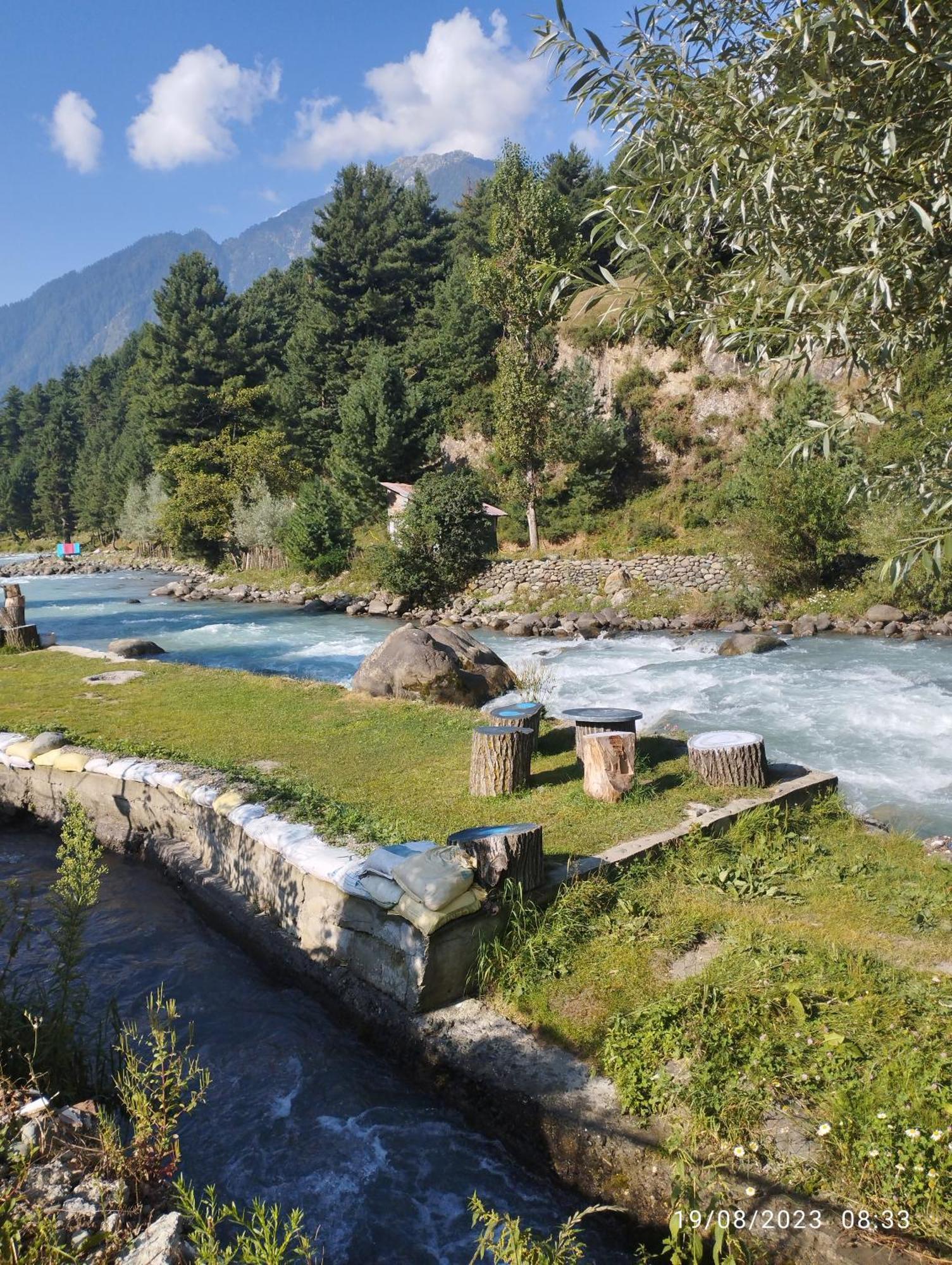 Hotel Lidder Palace Pahalgam Exterior photo